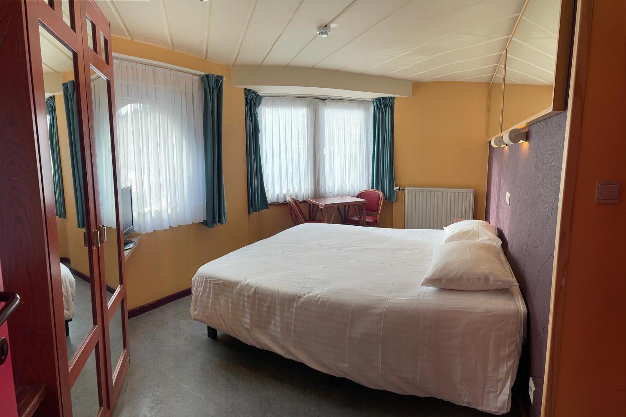 Hotel Les Arcades - La-Roche-En-Ardenne エクステリア 写真