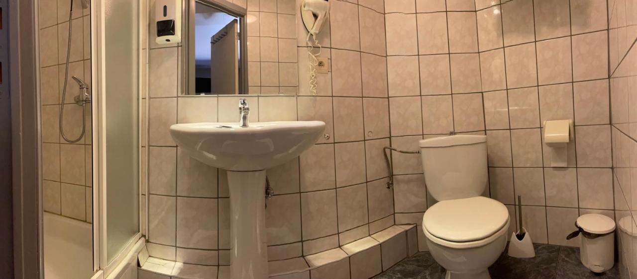 Hotel Les Arcades - La-Roche-En-Ardenne エクステリア 写真